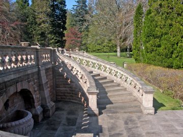 5-1-07-1 - Ardross Curved Staircase - RJ Oct 07 - DSCN4715 1