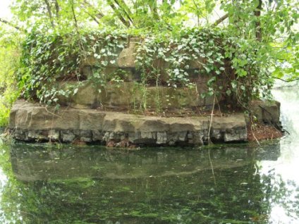 5-1-15-4 - Gunnersbury Island rockwork - L Bartlett 006
