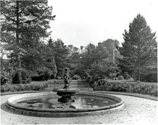 5-1-19-6 - Wotton Irish Garden Fountain CS13-1 1898