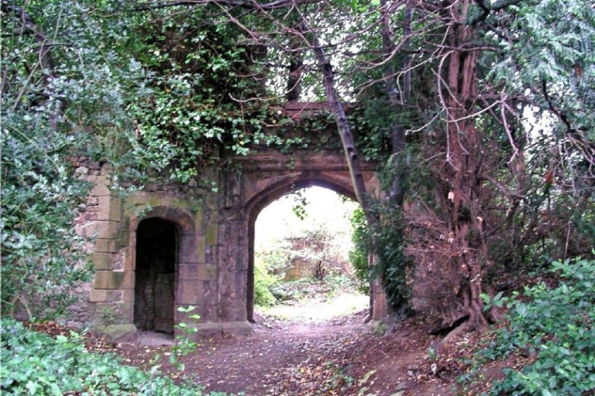 25-02 - Streatham Park Hill Folly