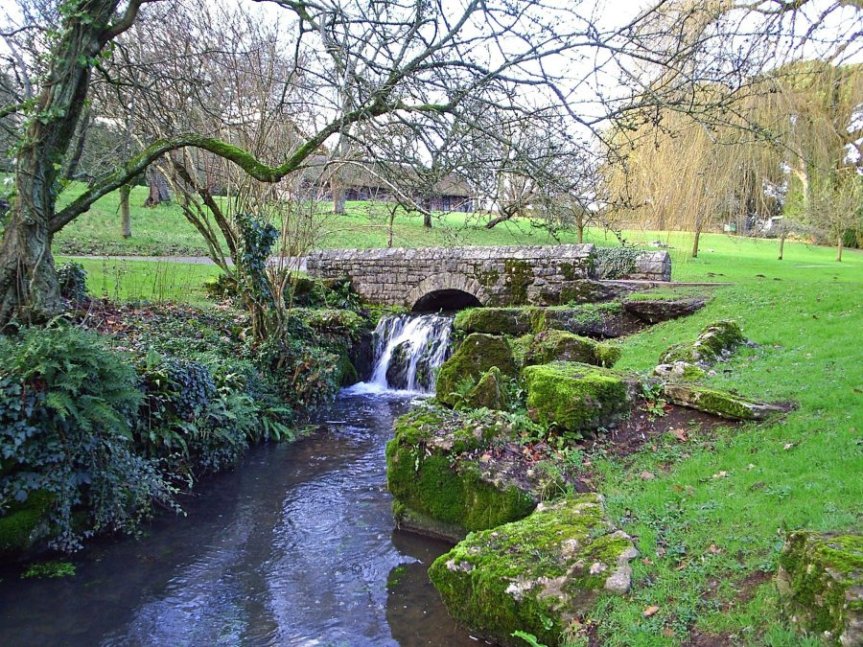4-2-6-01 - St Fagans - Water Garden - JH Nov 07