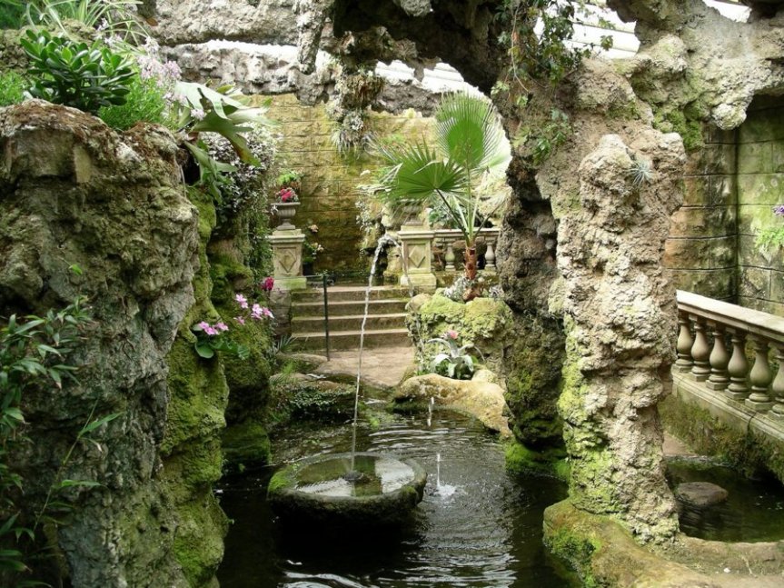 4-2-6-11 - Dewstow Lion Grotto