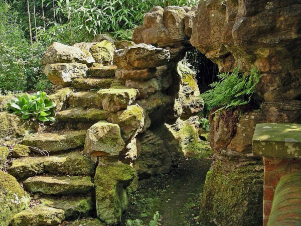 5-1-19-8 - Wotton Grotto Steps 04e