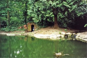 5-10-27-8 - Aldenham Changing Room 1