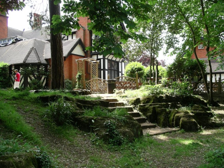 5-10-47-04 - Piggots Manor - Steps 1