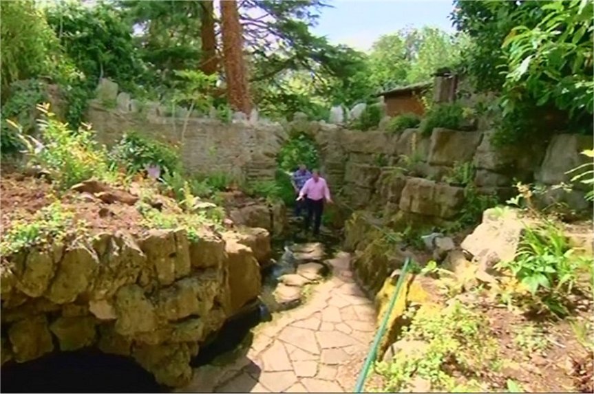 150106 - Alan through the Archway