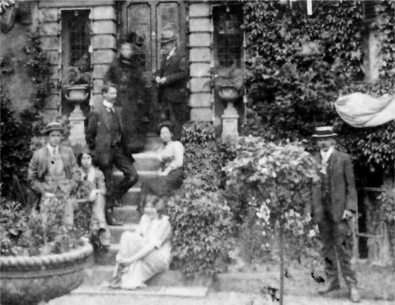 160200 - Pulham Family at Pulham House